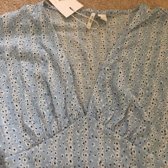 ONLY blue top - Picture 8 of 8
